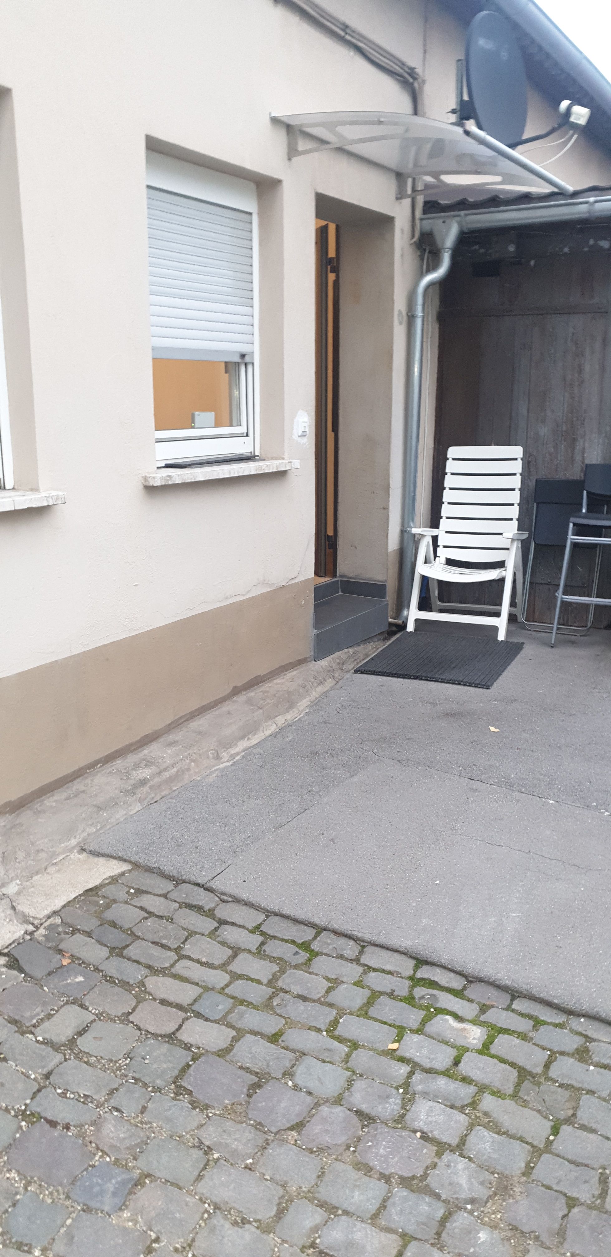 Amazing, Perfect Apartment Conveniently Located - 3
