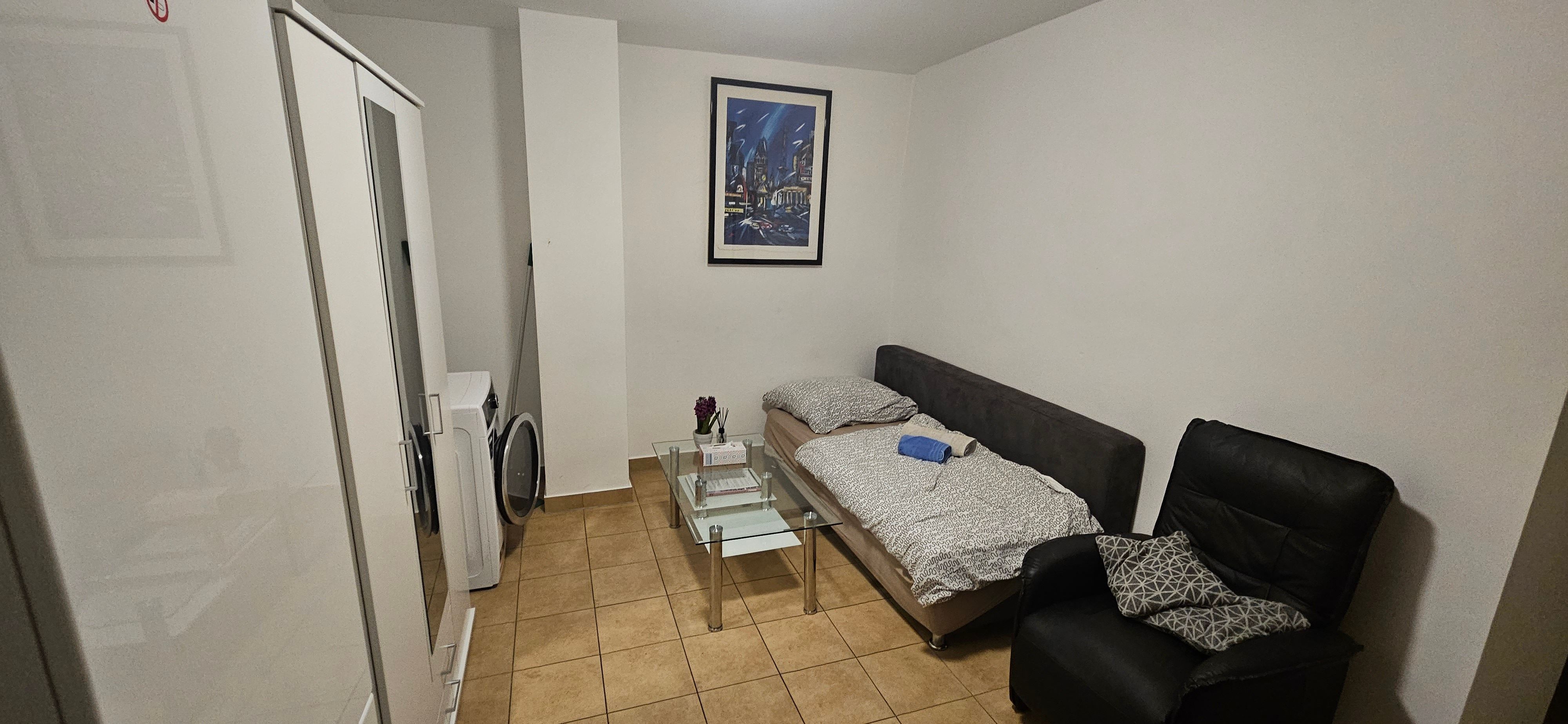 Amazing, Perfect Apartment Conveniently Located - 4