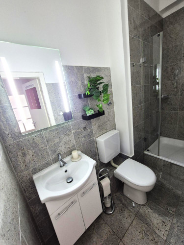 Stylish Furnished Apartment with Balcony next to Zoopark | Düsseldorf-Düsseltal - Gallery - 6