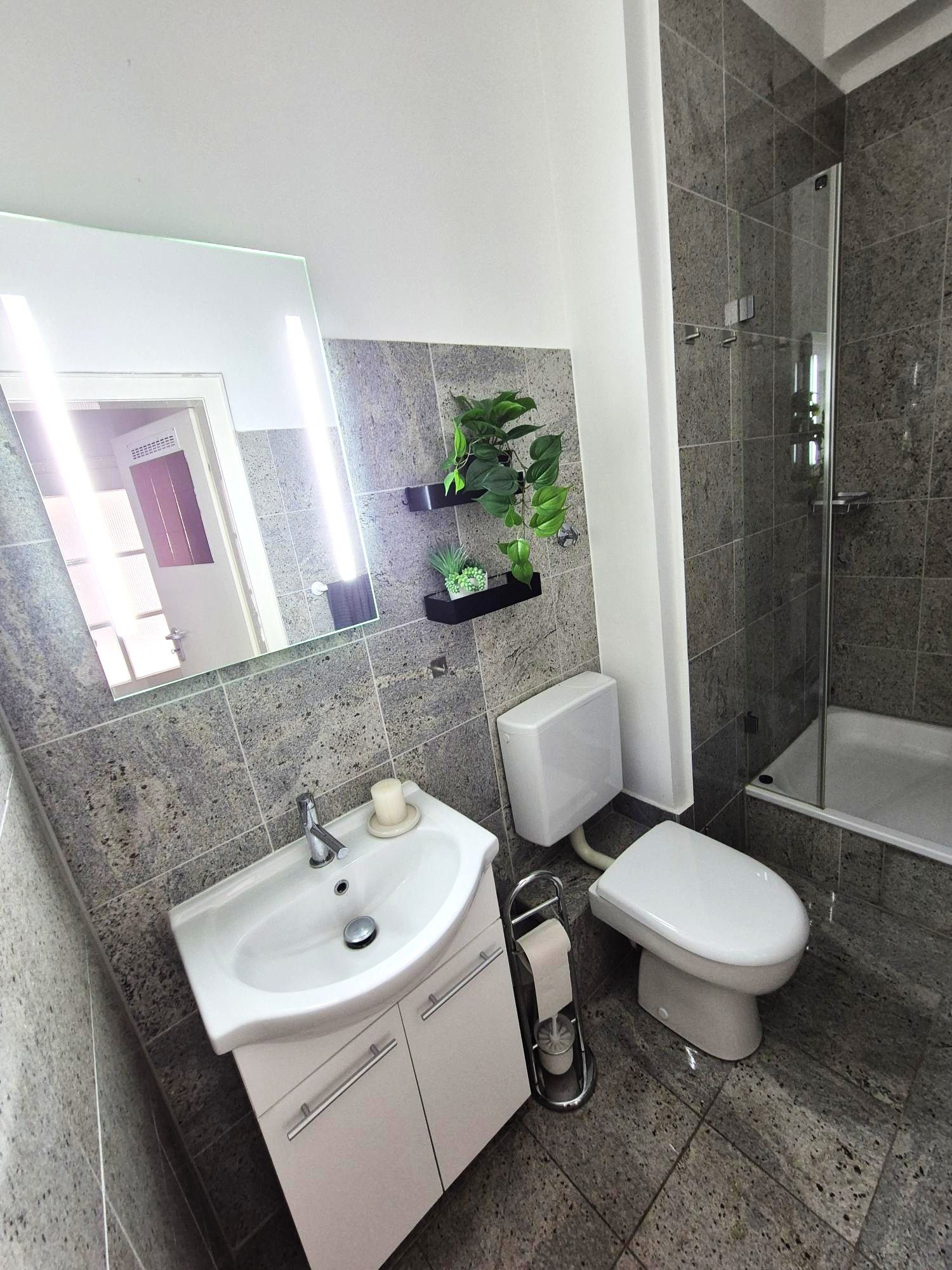 Stylish Furnished Apartment With Balcony Next To Zoopark | Düsseldorf-Düsseltal - 7