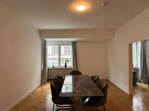 Furnished apartment in the heart of Düsseldorf – near Carlsplatz with balcony
