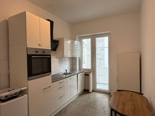 Furnished apartment in the heart of Düsseldorf – near Carlsplatz with balcony