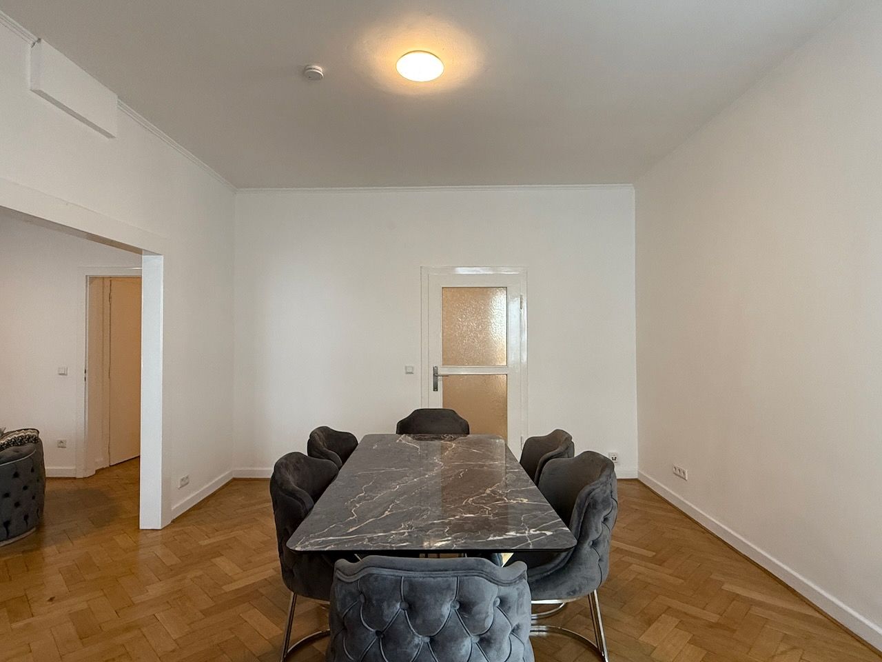 Furnished Apartment In The Heart Of Düsseldorf – Near Carlsplatz With Balcony - 9