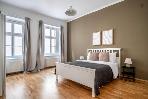 Lovely 2-bedroom flat near the University of Economics and Business - Gallery - 7