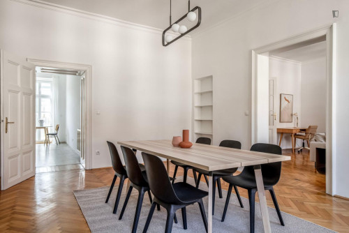 Lovely 2-bedroom flat near the University of Economics and Business - Gallery - 11