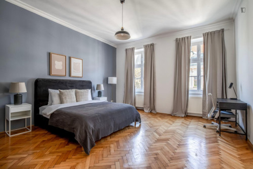 Lovely 2-bedroom flat near the University of Economics and Business - Gallery - 12