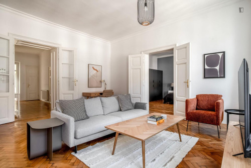 Lovely 2-bedroom flat near the University of Economics and Business - Gallery - 17