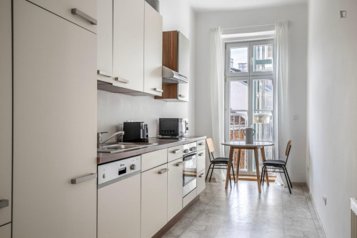 Lovely 2-bedroom flat near the University of Economics and Business - Gallery - 13