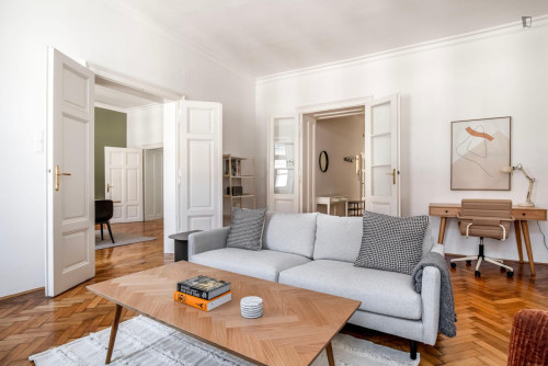Lovely 2-bedroom flat near the University of Economics and Business - Gallery - 16