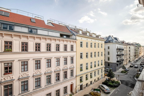 Lovely 2-bedroom flat near the University of Economics and Business