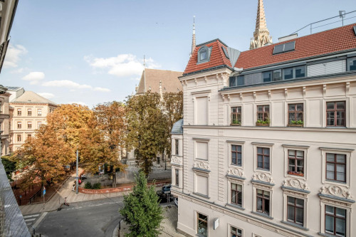 Lovely 2-bedroom flat near the University of Economics and Business