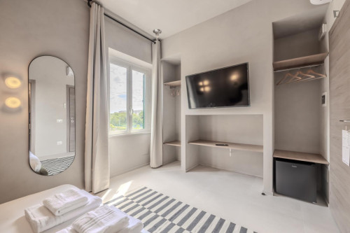 Double bedroom, with private bathroom, in 3-bedroom apartment - Gallery - 11