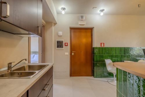 Double bedroom, with private bathroom, in 3-bedroom apartment - Gallery - 7