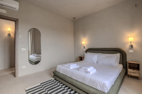 Double bedroom, with private bathroom, in 3-bedroom apartment - Gallery - 17