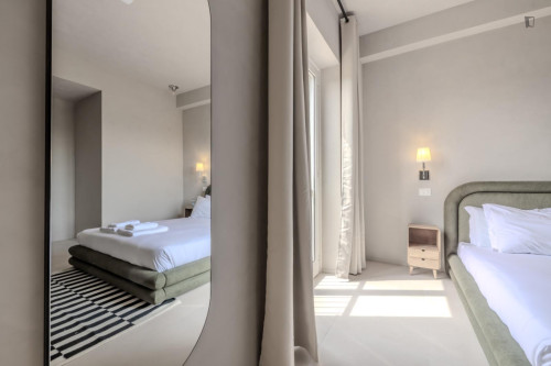 Double bedroom, with private bathroom, in 3-bedroom apartment - Gallery - 12