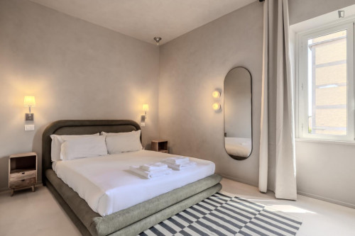 Double bedroom, with private bathroom, in 3-bedroom apartment - Gallery - 13