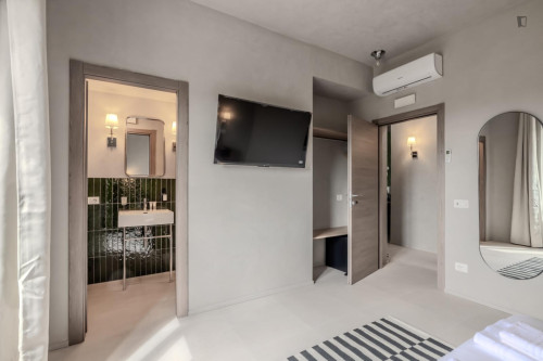 Double bedroom, with private bathroom, in 3-bedroom apartment - Gallery - 14