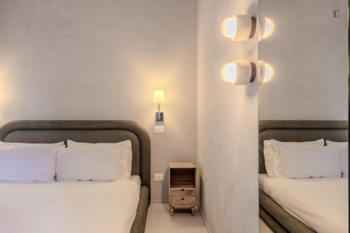 Double bedroom, with private bathroom, in 3-bedroom apartment