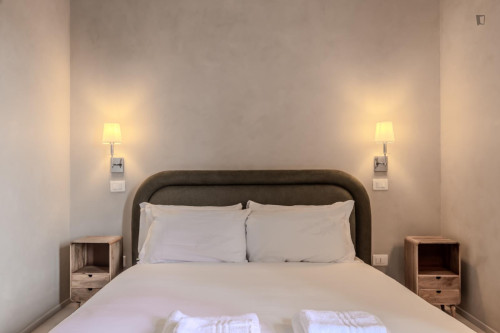Double bedroom, with private bathroom, in 3-bedroom apartment