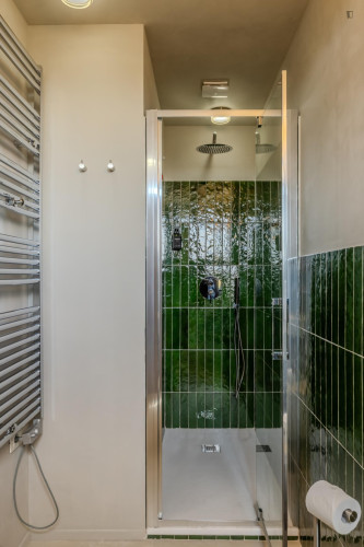 Double bedroom, with private bathroom, in 3-bedroom apartment - Gallery - 15