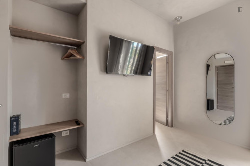Double bedroom, with private bathroom, in 3-bedroom apartment - Gallery - 11