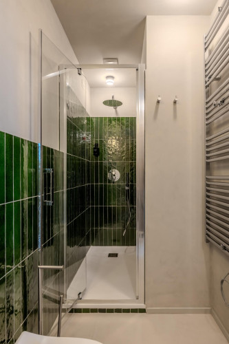 Double bedroom, with private bathroom, in 3-bedroom apartment