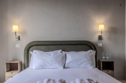 Double bedroom, with private bathroom, in 3-bedroom apartment - Gallery - 17