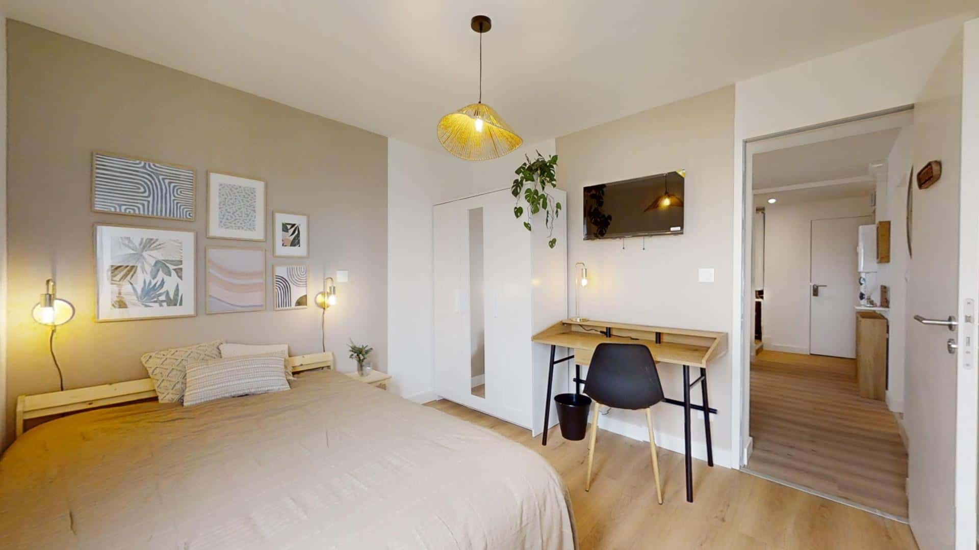 Ensuite Room - 7
