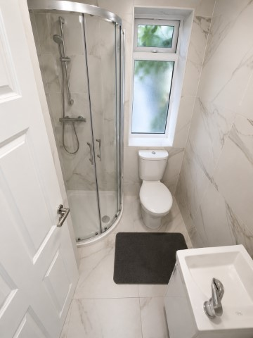 Twin Bed (En-Suite) - 11