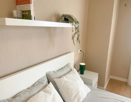 Welcoming Double Bedroom close to CEU University