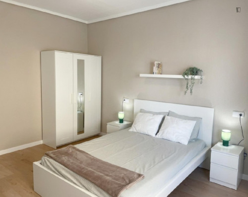 Welcoming Double Bedroom close to CEU University