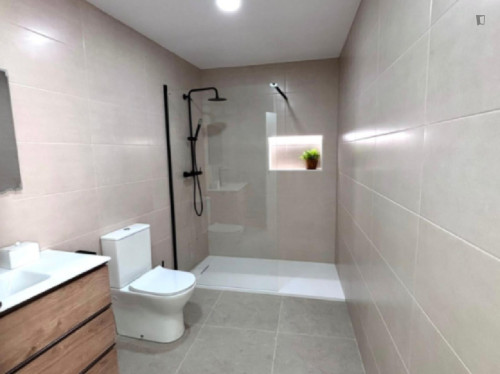 Welcoming Double Bedroom close to CEU University - Gallery - 11