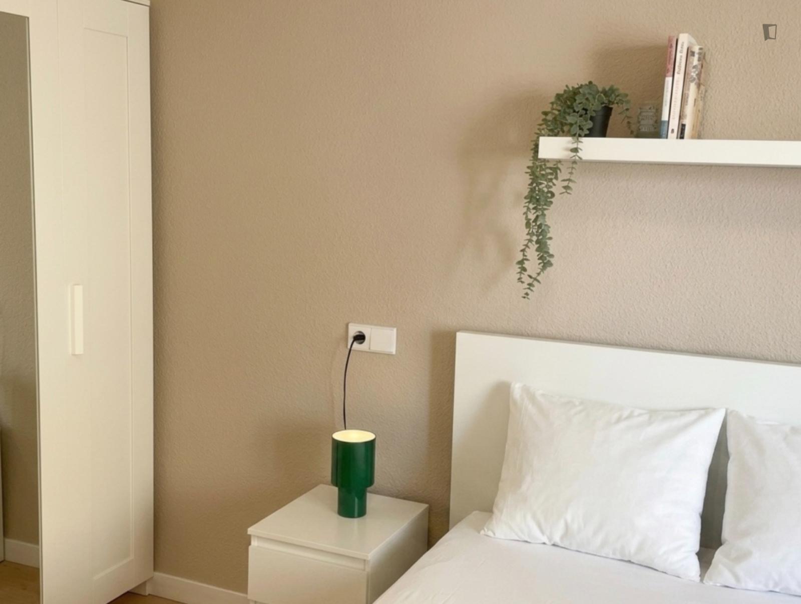 Welcoming Double Bedroom Close To CEU University - 1