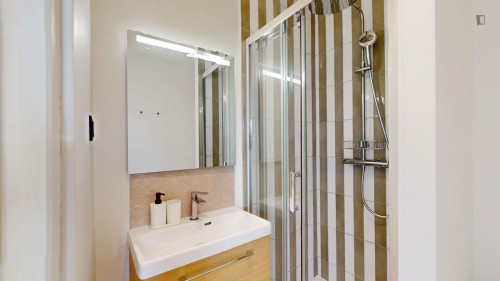 Charming double ensuite bedroom close to the Belleville subway station - Gallery - 13