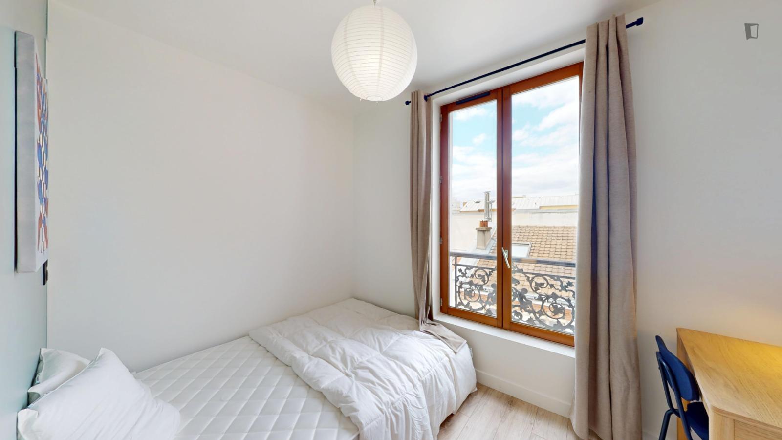 Charming Double Ensuite Bedroom Close To The Belleville Subway Station - 1