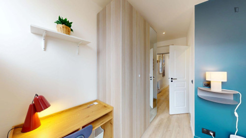 Cozy doube ensuite bedroom near the Belleville subway station - Gallery - 16
