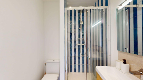 Cozy doube ensuite bedroom near the Belleville subway station - Gallery - 13
