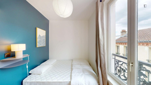 Cozy doube ensuite bedroom near the Belleville subway station - Gallery - 17