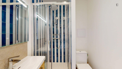 Bright double bedroom near the Belleville subway station - Gallery - 17