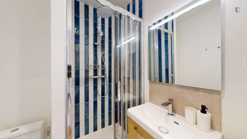 Comfortable double bedroom near the Belleville subway station - Gallery - 17