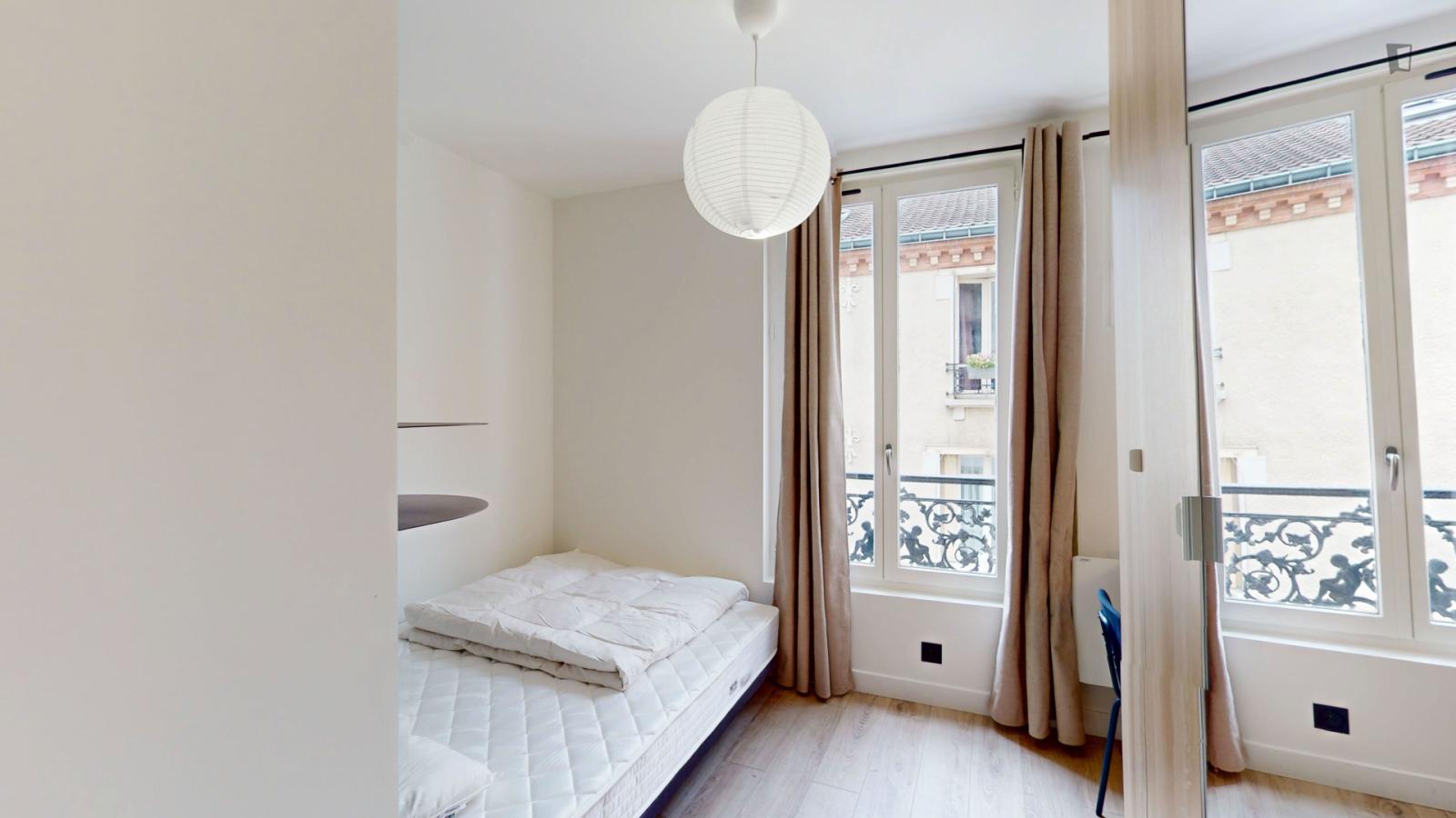 Comfortable Double Bedroom Near The Belleville Subway Station - 1