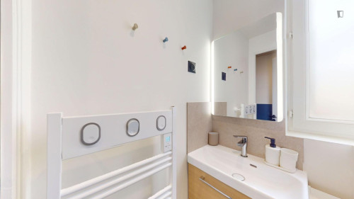 Nice double bedroom close to the Belleville subway station - Gallery - 17