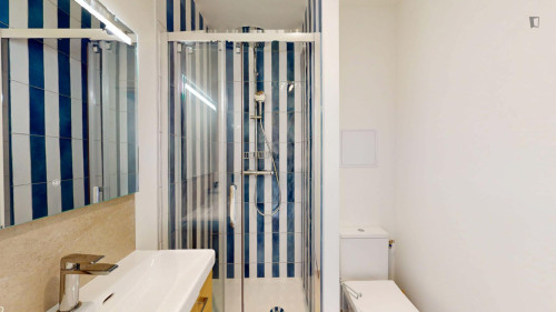 Comfortable double ensuite bedroom near the Belleville subway station - Gallery - 14