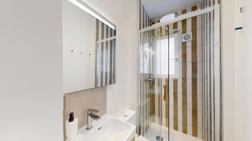 Charming double ensuite bedroom close to the Belleville subway station - Gallery - 14