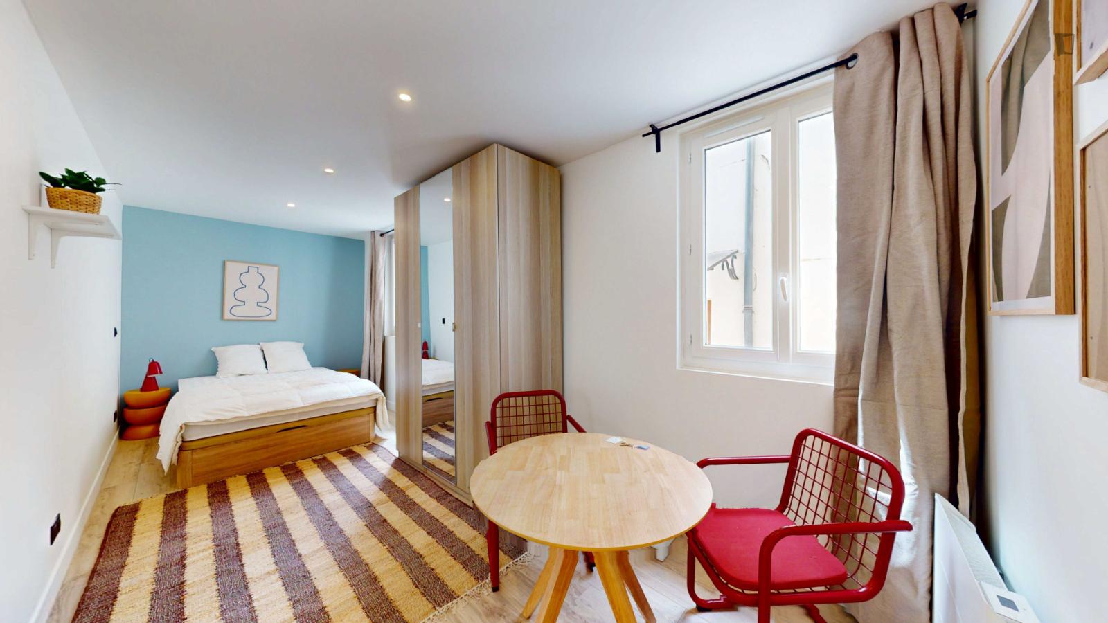Inviting Studio Near The Park Of Buttes Chaumont - 1