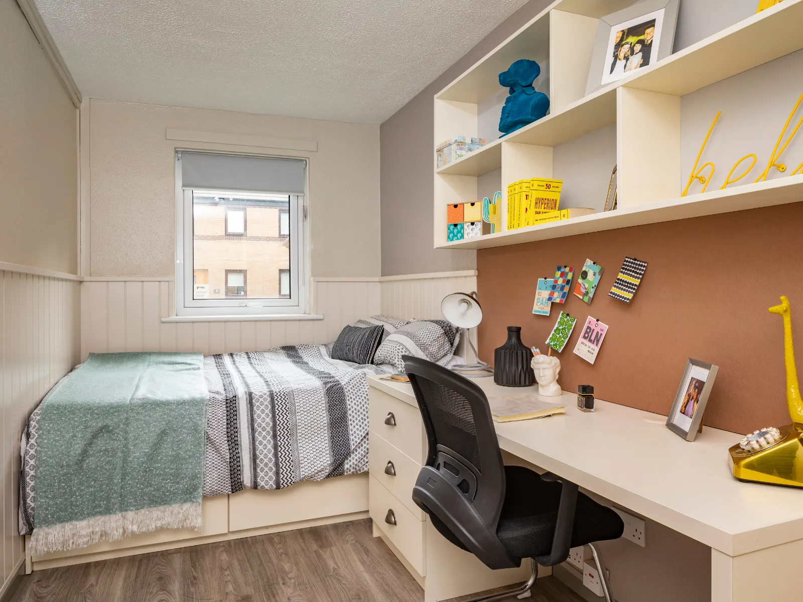 6 Bed Standard Plus - 2