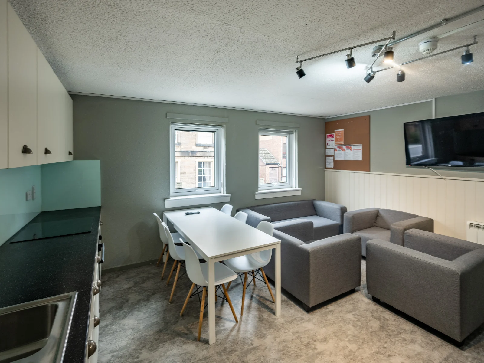 3 Bed Deluxe - 4