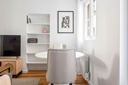 Chic One-Bedroom in the Heart of Paris