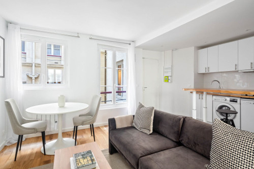 Chic One-Bedroom in the Heart of Paris