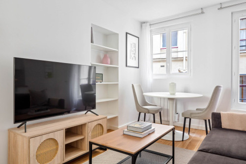 Chic One-Bedroom in the Heart of Paris